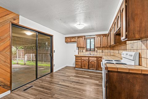 Tiny photo for 1846 Hart Avenue, Medford, OR 97501 (MLS # 220213024)