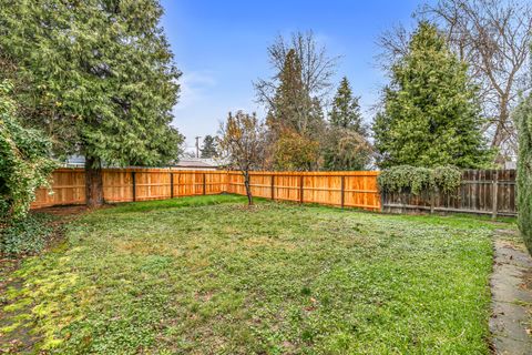 Tiny photo for 1846 Hart Avenue, Medford, OR 97501 (MLS # 220213024)
