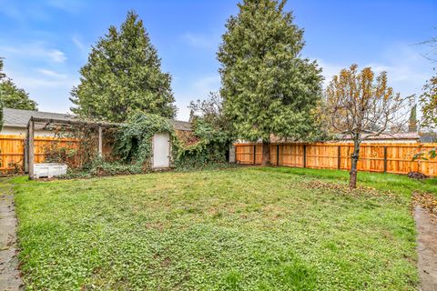 Tiny photo for 1846 Hart Avenue, Medford, OR 97501 (MLS # 220213024)