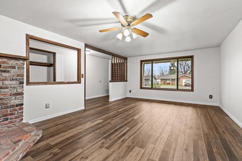 Tiny photo for 1846 Hart Avenue, Medford, OR 97501 (MLS # 220213024)