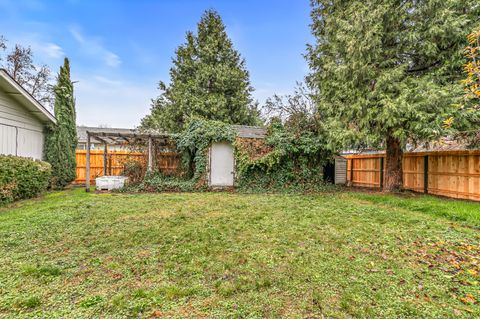 Tiny photo for 1846 Hart Avenue, Medford, OR 97501 (MLS # 220213024)