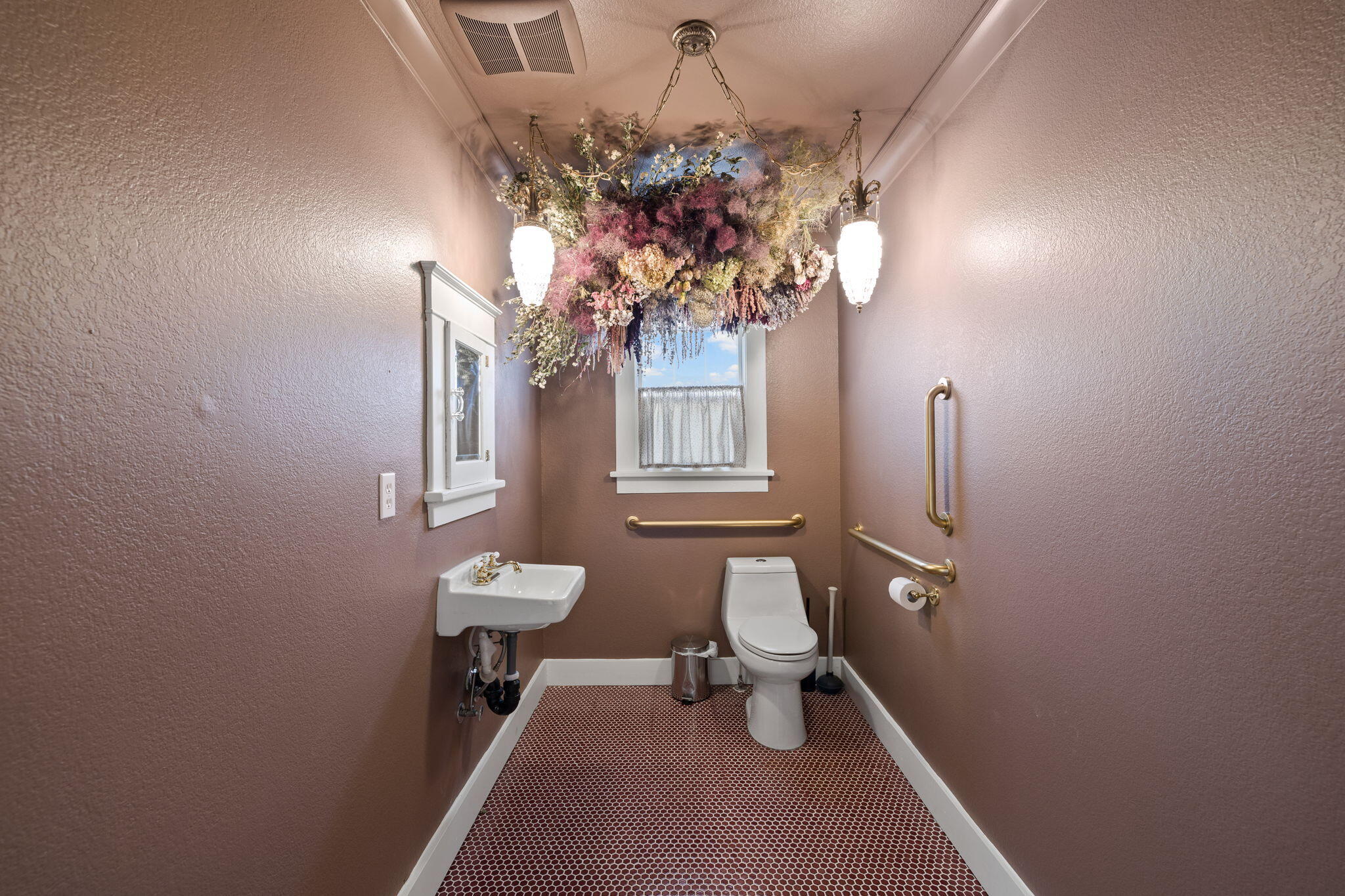 Townsite Of Redmond - Commercial Sale