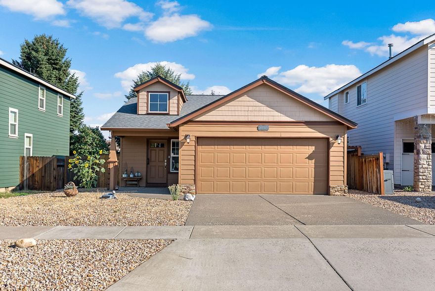 Charming 3-bedroom, 2-bath home with a lovely view of Pilot Butte. This move-in ready property features easy, low-maintenance xeriscaping and a functional floor plan. A great opportunity for those looking for a comfortable home in a convenient location, ready for your personal touch.