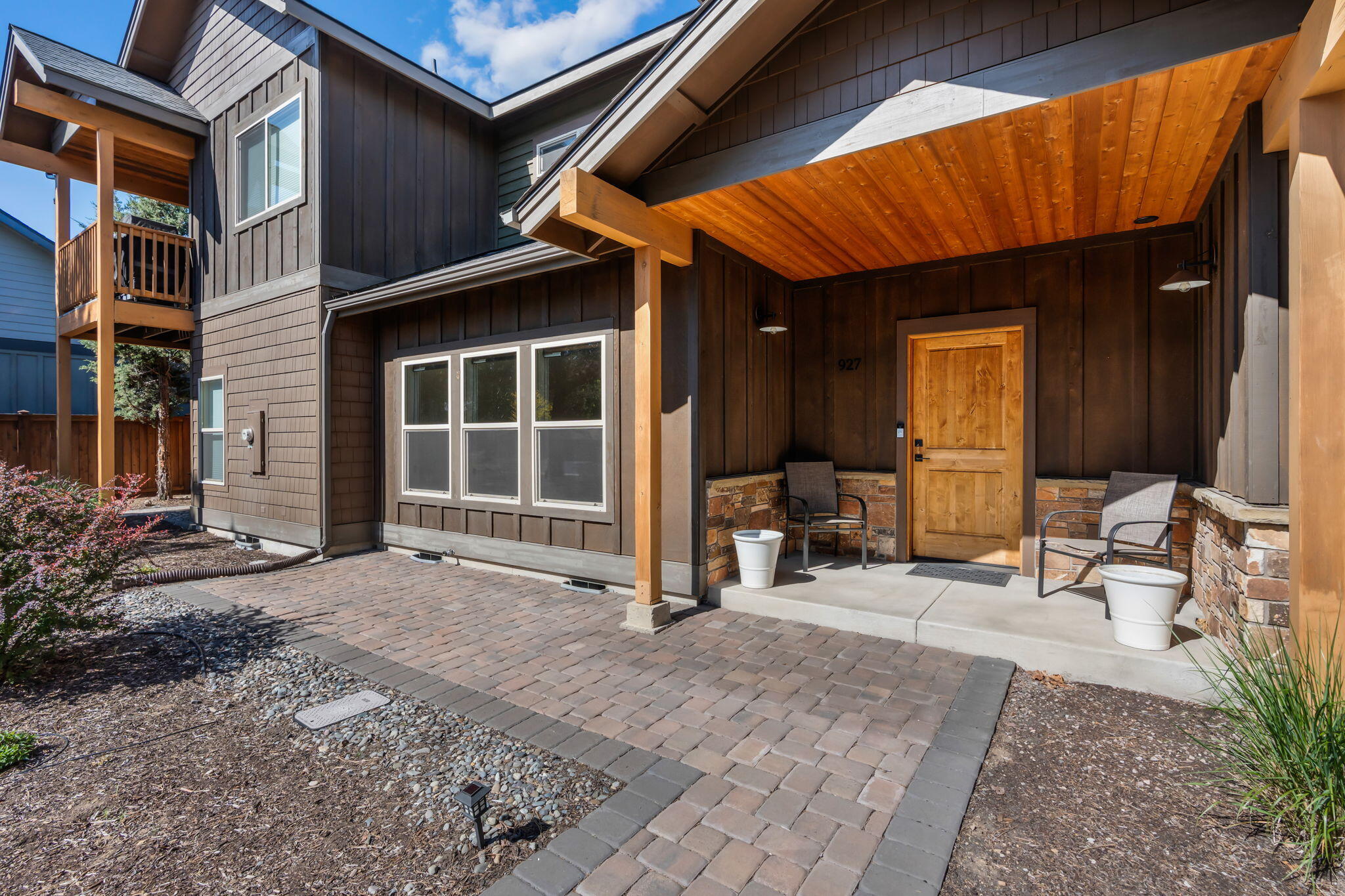927 E Desperado Trail