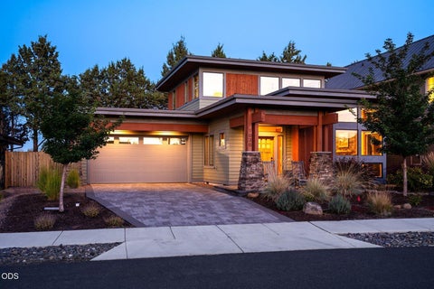Photo of 1030 N Bluebird Street, Sisters, OR 97759 (MLS # 220228473)