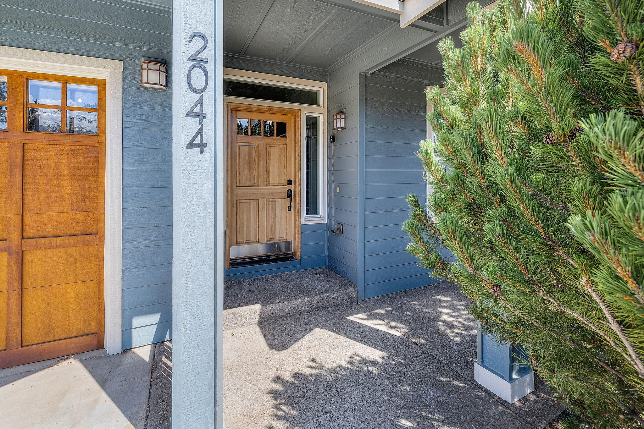 2044 NE Cradle Mountain Way