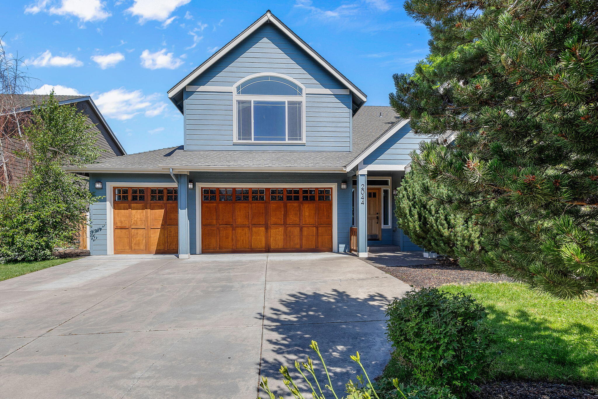 2044 NE Cradle Mountain Way