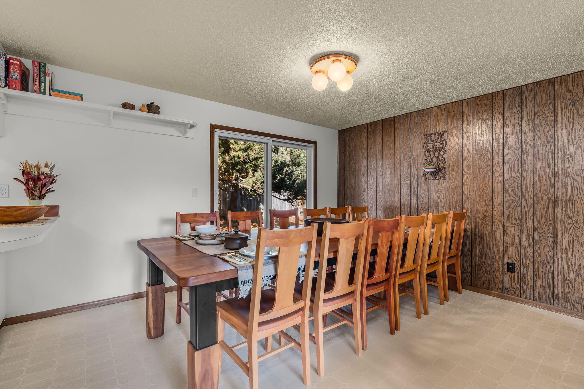 1410 NW Saginaw Avenue