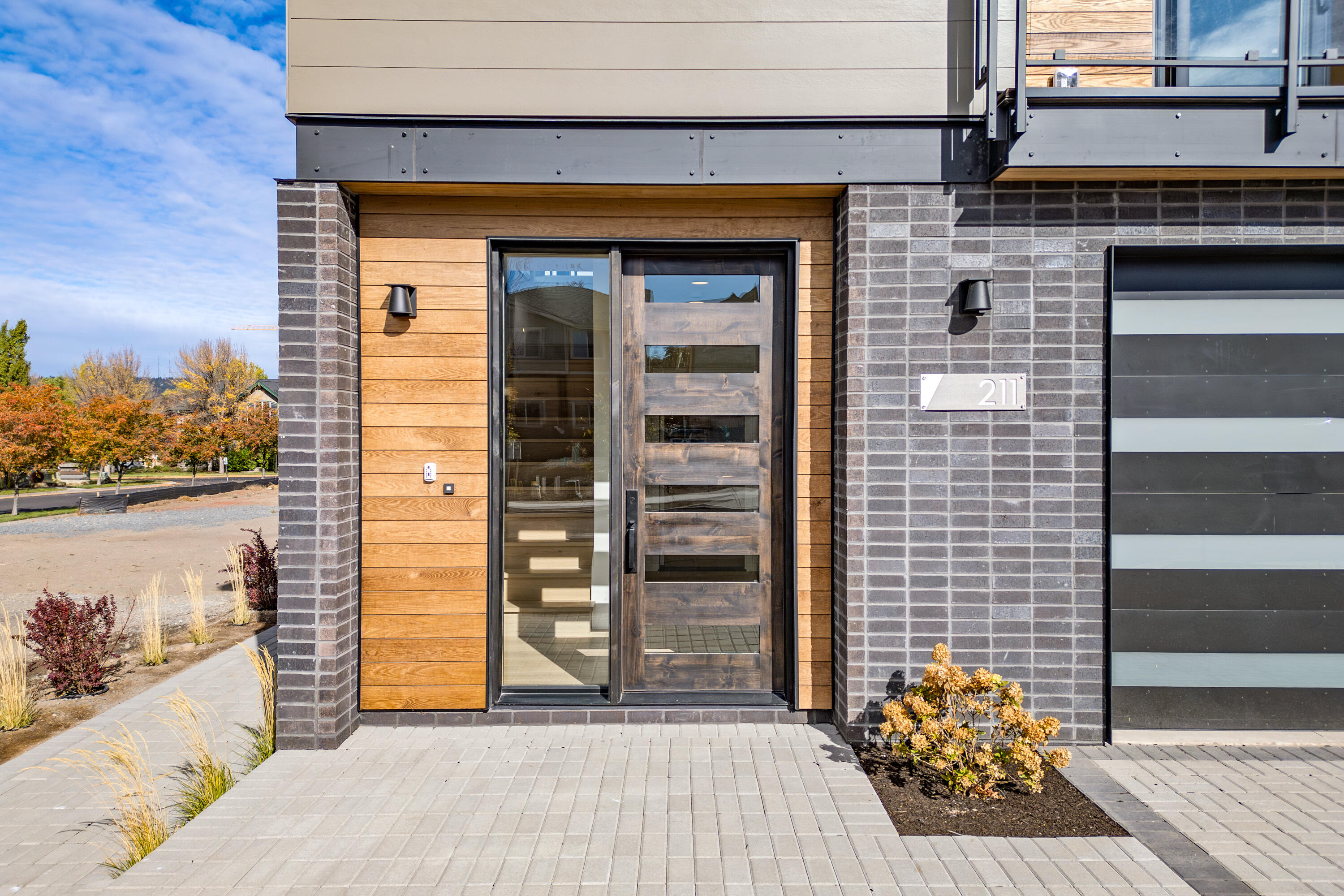 211 SW Log Court