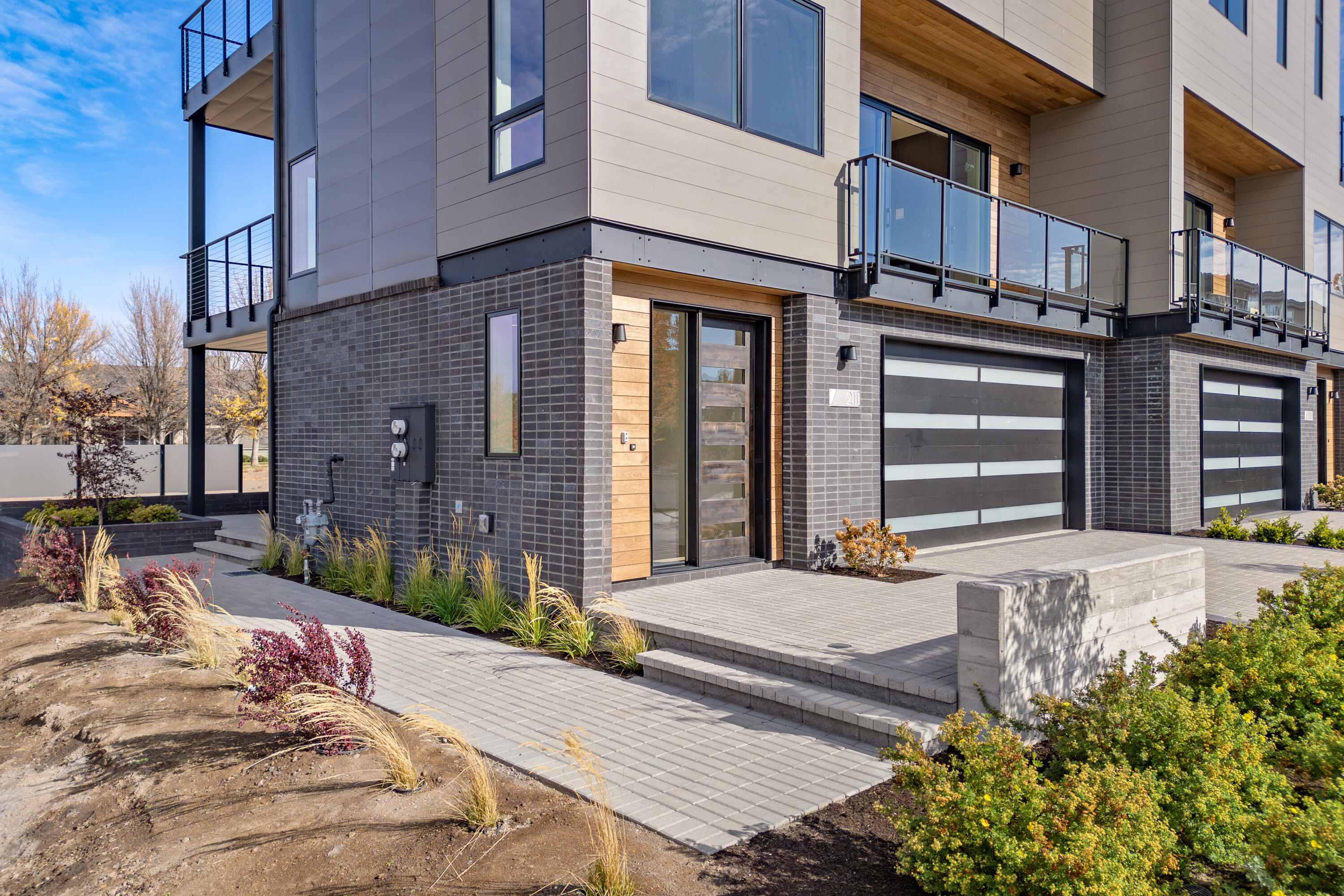 211 SW Log Court