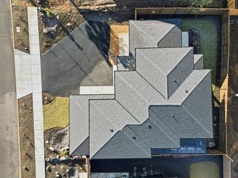 Tiny photo for 62621 NW Mt Hood Drive, Bend, OR 97703 (MLS # 220215024)