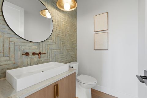 Tiny photo for 62621 NW Mt Hood Drive, Bend, OR 97703 (MLS # 220215024)