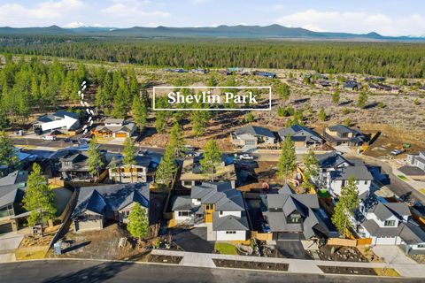 Tiny photo for 62621 NW Mt Hood Drive, Bend, OR 97703 (MLS # 220215024)