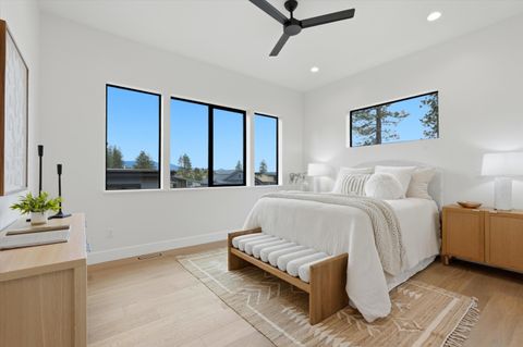 Tiny photo for 62621 NW Mt Hood Drive, Bend, OR 97703 (MLS # 220215024)