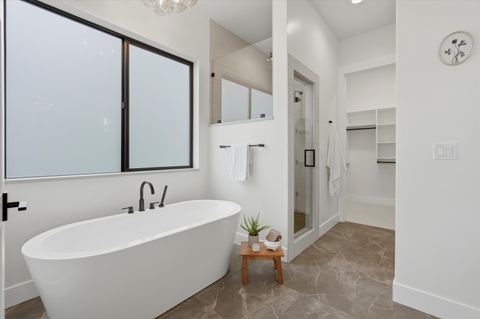 Tiny photo for 62621 NW Mt Hood Drive, Bend, OR 97703 (MLS # 220215024)