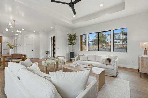 Tiny photo for 62621 NW Mt Hood Drive, Bend, OR 97703 (MLS # 220215024)