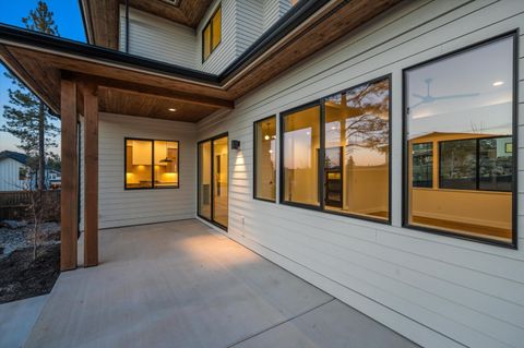 Tiny photo for 62621 NW Mt Hood Drive, Bend, OR 97703 (MLS # 220215024)