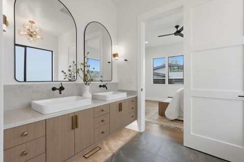 Tiny photo for 62621 NW Mt Hood Drive, Bend, OR 97703 (MLS # 220215024)