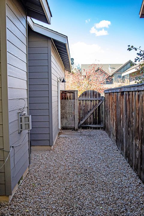 Tiny photo for 61648 Gemini Way, Bend, OR 97702 (MLS # 220212299)