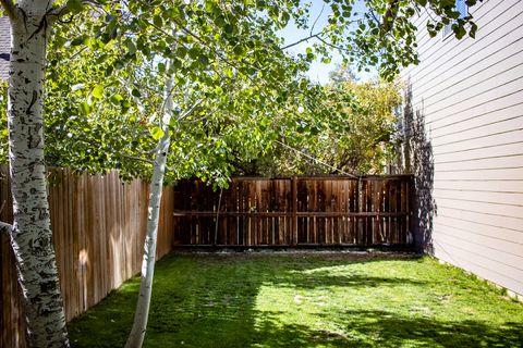 Tiny photo for 61648 Gemini Way, Bend, OR 97702 (MLS # 220212299)