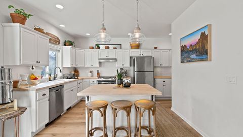 Tiny photo for 61648 Gemini Way, Bend, OR 97702 (MLS # 220212299)