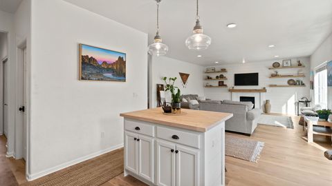 Tiny photo for 61648 Gemini Way, Bend, OR 97702 (MLS # 220212299)