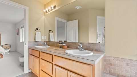 Tiny photo for 61648 Gemini Way, Bend, OR 97702 (MLS # 220212299)