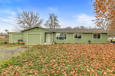Photo of 100 Minthorne Road, Rogue River, OR 97537 (MLS # 220212844)