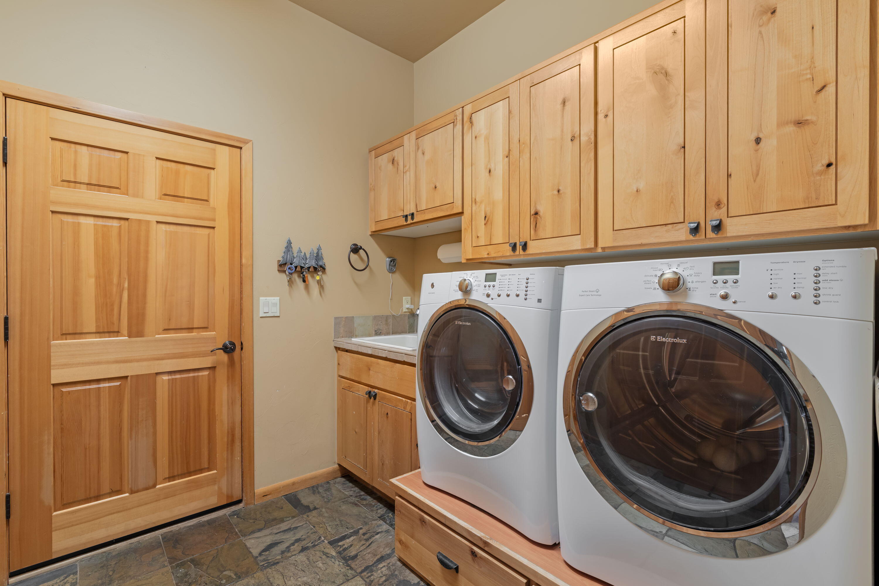 Skyliner Summit - Residential