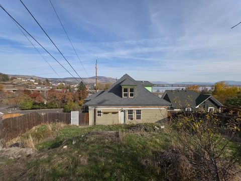 Tiny photo for 302 W Main Street, Klamath Falls, OR 97601 (MLS # 220215300)