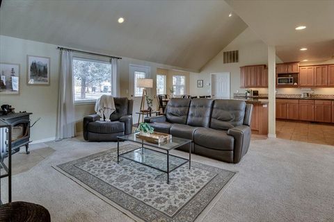 6187 SW Jaguar Avenue Redmond OR 97756