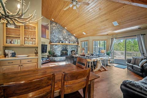 Photo of 17745 Sarazen Lane #7, Bend, OR 97707 (MLS # 220224609)