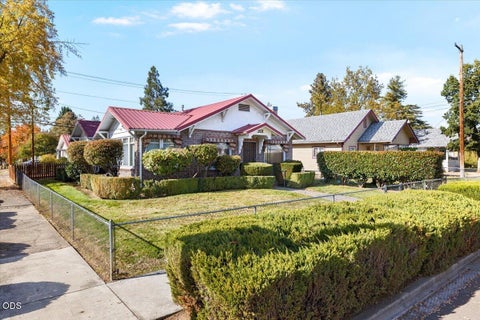 Photo of 301 N Peach Street, Medford, OR 97501 (MLS # 220230616)