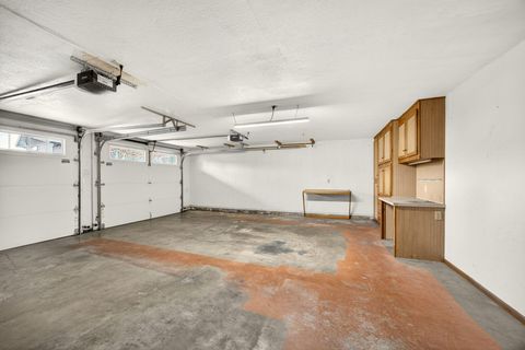 Tiny photo for 704 NW Sandy Drive, Grants Pass, OR 97526 (MLS # 220213093)