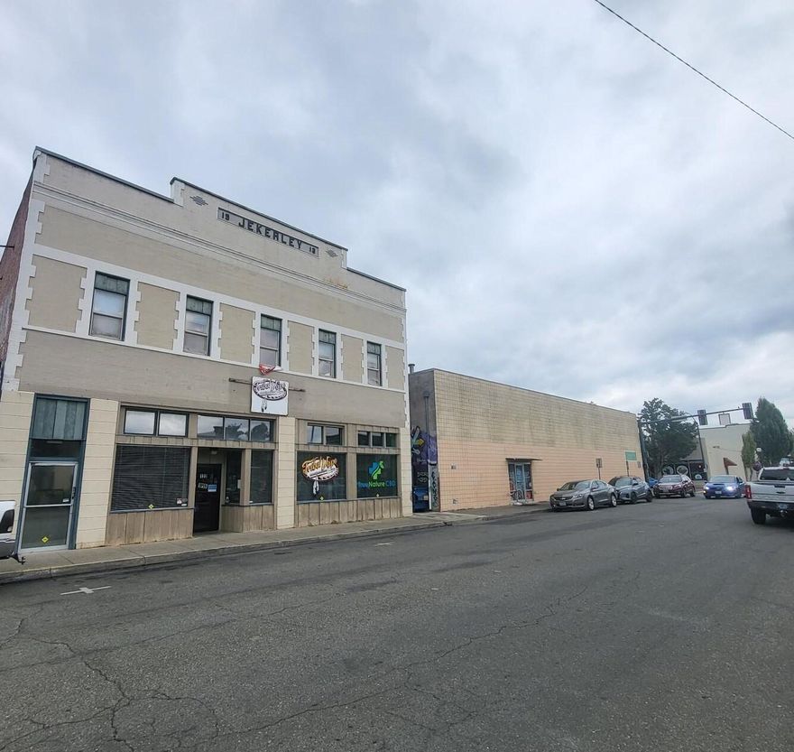 2,500 S/F of Open Bay with 2 bathrooms, located on the 2nd Floor of this 2 story Building from the year 1912.   Located half a block from Downtown 6th & J Street.  MORE PIX TO FOLLOW Presently, the unit is being renovated, very slowly, because the Owner would prefer to renovate to the Tenants specifications.    It is an open bay of 5,000 that we propose to split into 2ea, 2,500 S/F units.  The ceiling is approximately 13 feet high, with windows on all 4 sides.     There is also an exterior area of 1,250 sq ft for a proposed deck and patio.