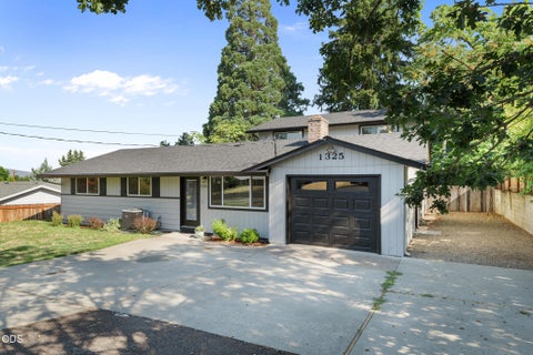 Tiny photo for 1325 Ridge Way, Medford, OR 97504 (MLS # 220226644)
