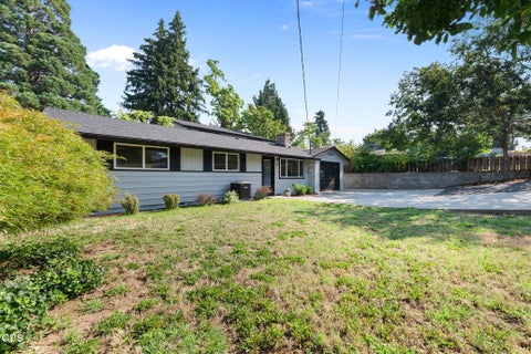 Tiny photo for 1325 Ridge Way, Medford, OR 97504 (MLS # 220226644)