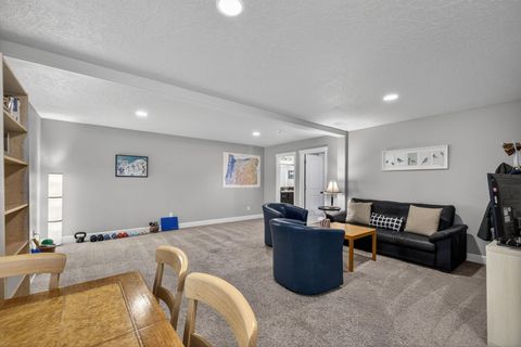 Tiny photo for 63348 Lamoine Lane, Bend, OR 97701 (MLS # 220212688)