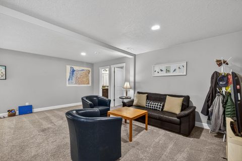 Tiny photo for 63348 Lamoine Lane, Bend, OR 97701 (MLS # 220212688)
