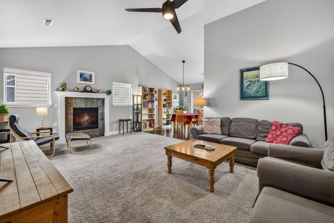 Tiny photo for 63348 Lamoine Lane, Bend, OR 97701 (MLS # 220212688)