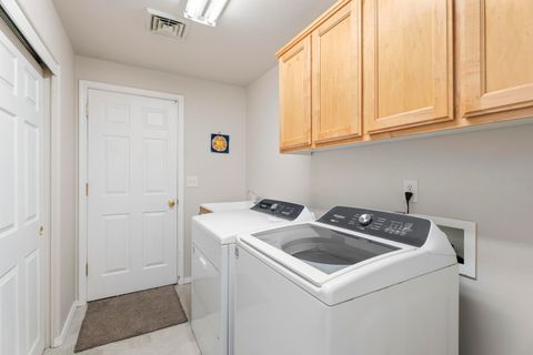 Tiny photo for 1270 SE 6th Street, Prineville, OR 97754 (MLS # 220217727)