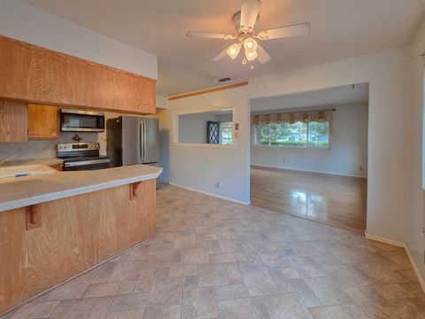 Tiny photo for 512 Pine Street, Rogue River, OR 97537 (MLS # 220213359)