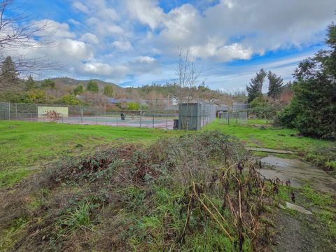 Tiny photo for 512 Pine Street, Rogue River, OR 97537 (MLS # 220213359)