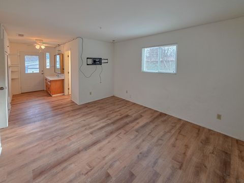 Tiny photo for 512 Pine Street, Rogue River, OR 97537 (MLS # 220213359)