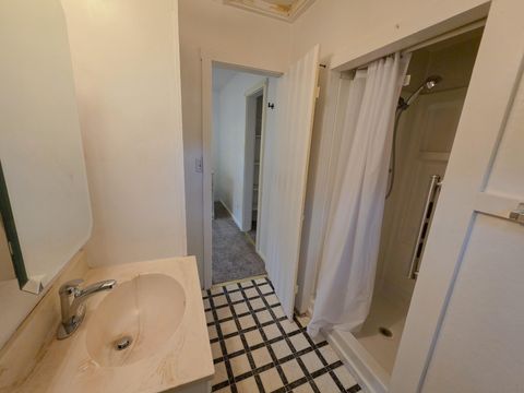 Tiny photo for 512 Pine Street, Rogue River, OR 97537 (MLS # 220213359)