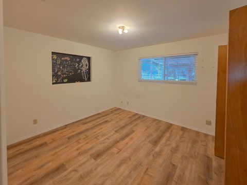 Tiny photo for 512 Pine Street, Rogue River, OR 97537 (MLS # 220213359)