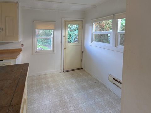 Tiny photo for 512 Pine Street, Rogue River, OR 97537 (MLS # 220213359)