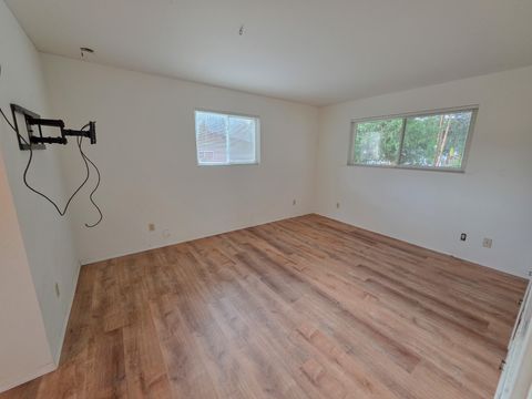 Tiny photo for 512 Pine Street, Rogue River, OR 97537 (MLS # 220213359)