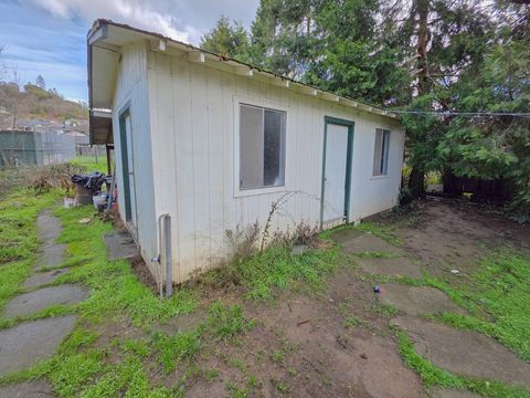 Tiny photo for 512 Pine Street, Rogue River, OR 97537 (MLS # 220213359)