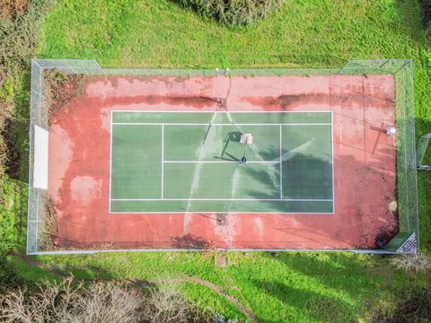 Tiny photo for 512 Pine Street, Rogue River, OR 97537 (MLS # 220213359)